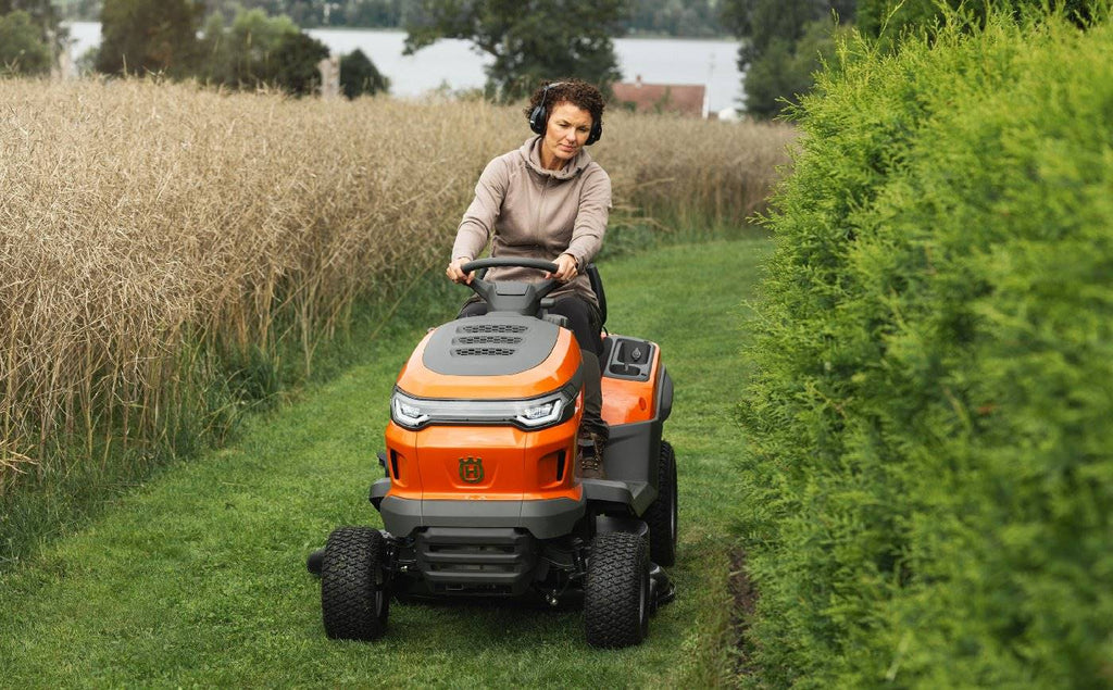 Husqvarna Tractor Cortacésped TS 215T - Modelo 2025